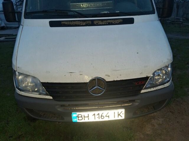 Белый Мерседес Sprinter, объемом двигателя 2.1 л и пробегом 350 тыс. км за 4999 $, фото 1 на Automoto.ua