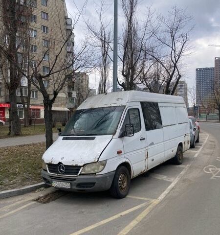 Белый Мерседес Sprinter, объемом двигателя 2.7 л и пробегом 490 тыс. км за 4550 $, фото 1 на Automoto.ua