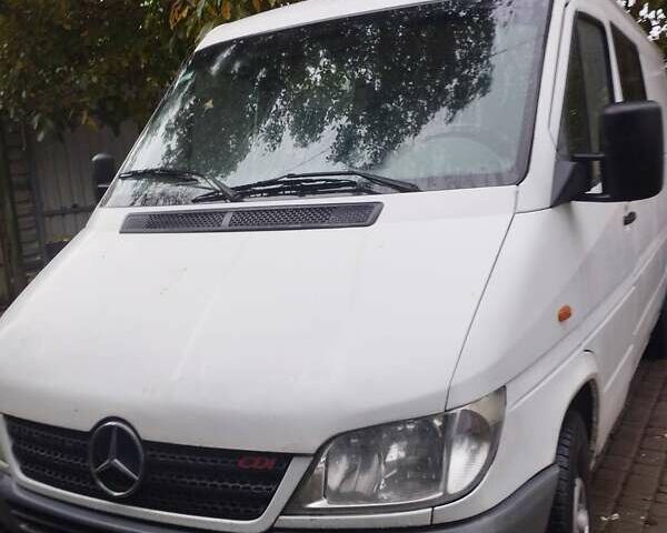 Белый Мерседес Sprinter, объемом двигателя 2.15 л и пробегом 380 тыс. км за 7600 $, фото 1 на Automoto.ua