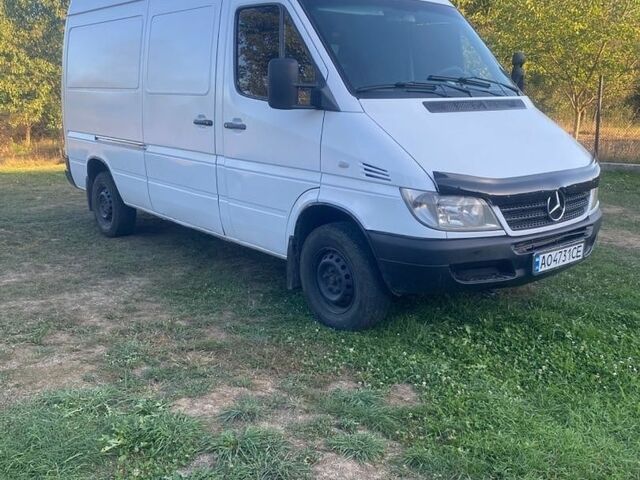 Белый Мерседес Sprinter, объемом двигателя 2.15 л и пробегом 920 тыс. км за 6500 $, фото 1 на Automoto.ua