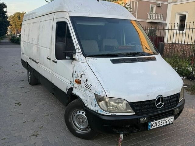 Белый Мерседес Sprinter, объемом двигателя 2.15 л и пробегом 680 тыс. км за 3999 $, фото 1 на Automoto.ua