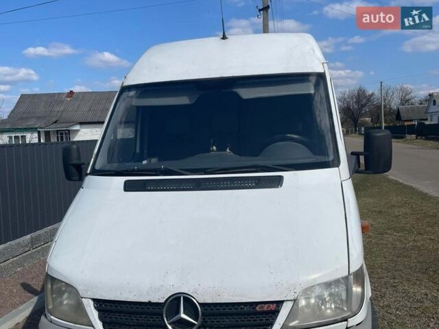 Белый Мерседес Sprinter, объемом двигателя 2.1 л и пробегом 800 тыс. км за 6300 $, фото 1 на Automoto.ua