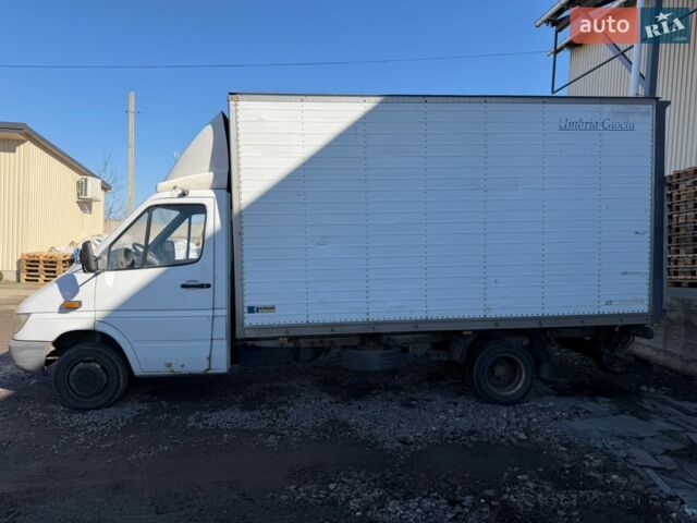 Белый Мерседес Sprinter, объемом двигателя 2.69 л и пробегом 370 тыс. км за 12000 $, фото 1 на Automoto.ua