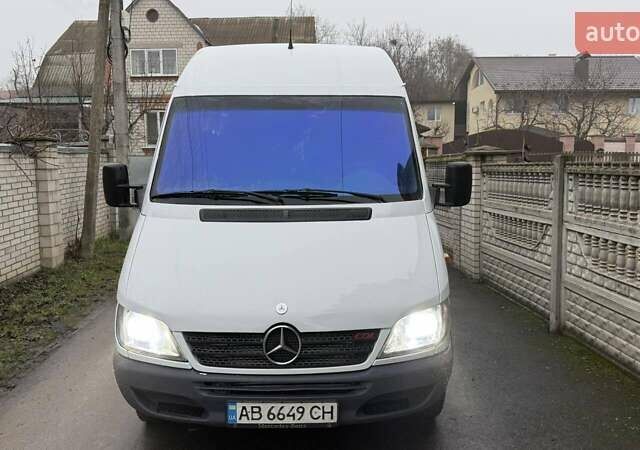 Белый Мерседес Sprinter, объемом двигателя 2.1 л и пробегом 833 тыс. км за 13900 $, фото 1 на Automoto.ua
