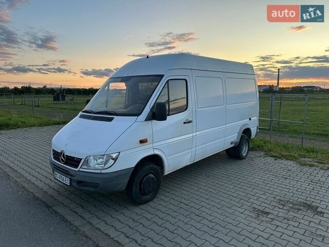 Белый Мерседес Sprinter, объемом двигателя 2.15 л и пробегом 280 тыс. км за 7200 $, фото 1 на Automoto.ua