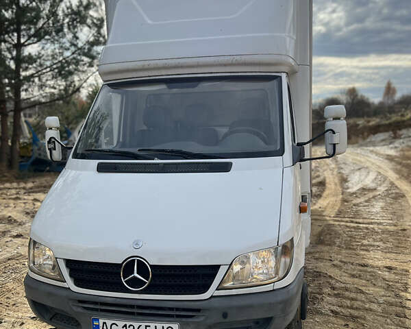 Белый Мерседес Sprinter, объемом двигателя 2.69 л и пробегом 390 тыс. км за 16600 $, фото 1 на Automoto.ua