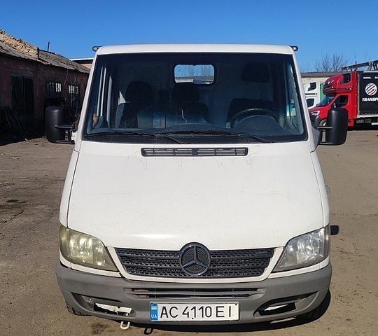 Белый Мерседес Sprinter, объемом двигателя 2.2 л и пробегом 400 тыс. км за 7900 $, фото 1 на Automoto.ua