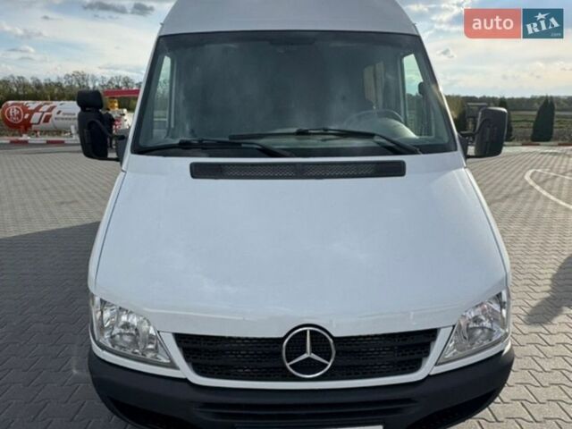 Белый Мерседес Sprinter, объемом двигателя 2.7 л и пробегом 677 тыс. км за 10500 $, фото 1 на Automoto.ua