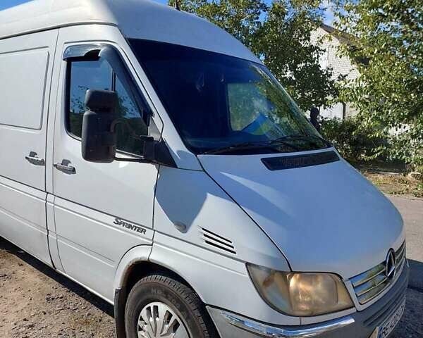 Белый Мерседес Sprinter, объемом двигателя 2.7 л и пробегом 495 тыс. км за 9000 $, фото 1 на Automoto.ua