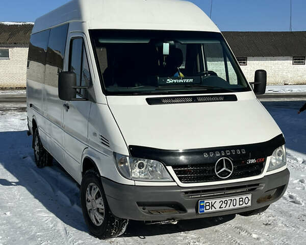 Белый Мерседес Sprinter, объемом двигателя 2.69 л и пробегом 313 тыс. км за 8500 $, фото 1 на Automoto.ua