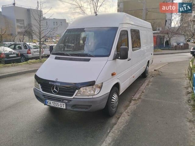 Белый Мерседес Sprinter, объемом двигателя 2.2 л и пробегом 302 тыс. км за 11500 $, фото 1 на Automoto.ua