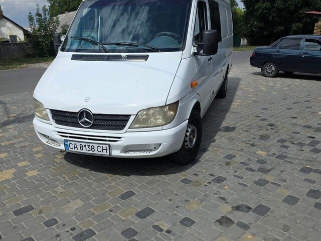 Белый Мерседес Sprinter, объемом двигателя 2.69 л и пробегом 300 тыс. км за 7500 $, фото 1 на Automoto.ua