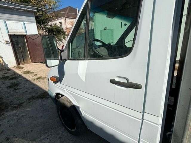 Белый Мерседес Sprinter, объемом двигателя 2.2 л и пробегом 488 тыс. км за 8800 $, фото 1 на Automoto.ua