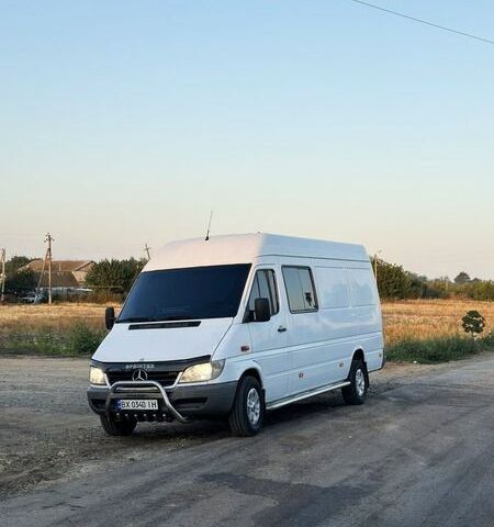 Белый Мерседес Sprinter, объемом двигателя 2.7 л и пробегом 450 тыс. км за 12500 $, фото 1 на Automoto.ua