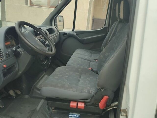 Белый Мерседес Sprinter, объемом двигателя 2.1 л и пробегом 525 тыс. км за 9500 $, фото 1 на Automoto.ua