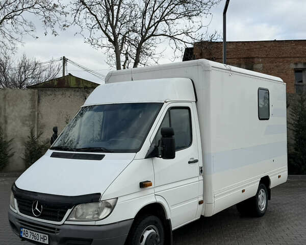 Белый Мерседес Sprinter, объемом двигателя 2.69 л и пробегом 465 тыс. км за 13999 $, фото 1 на Automoto.ua