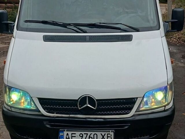 Белый Мерседес Sprinter, объемом двигателя 2.2 л и пробегом 476 тыс. км за 4200 $, фото 1 на Automoto.ua