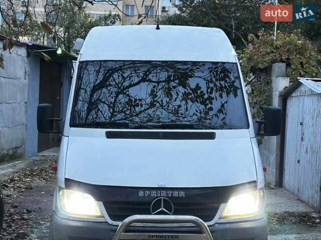 Белый Мерседес Sprinter, объемом двигателя 2.7 л и пробегом 450 тыс. км за 12500 $, фото 1 на Automoto.ua