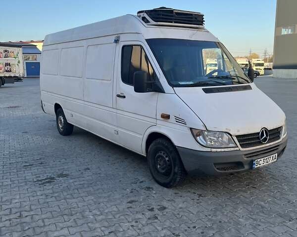 Белый Мерседес Sprinter, объемом двигателя 2.15 л и пробегом 492 тыс. км за 5600 $, фото 1 на Automoto.ua