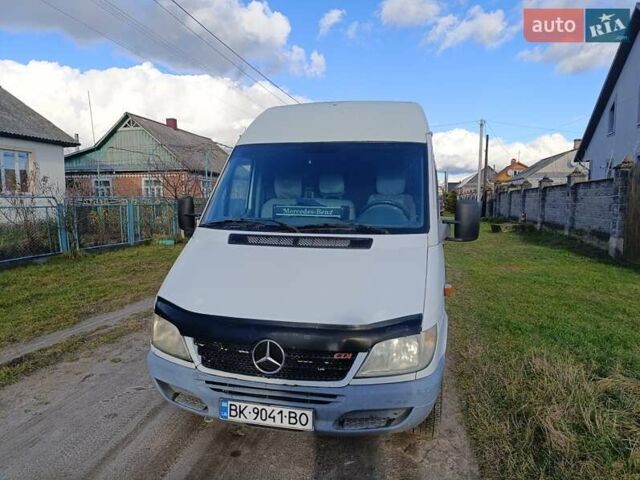 Білий Мерседес Sprinter, об'ємом двигуна 2.2 л та пробігом 660 тис. км за 5000 $, фото 1 на Automoto.ua
