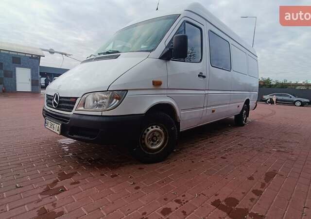Белый Мерседес Sprinter, объемом двигателя 2.69 л и пробегом 602 тыс. км за 10000 $, фото 1 на Automoto.ua
