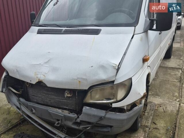 Белый Мерседес Sprinter, объемом двигателя 2.15 л и пробегом 450 тыс. км за 4500 $, фото 1 на Automoto.ua