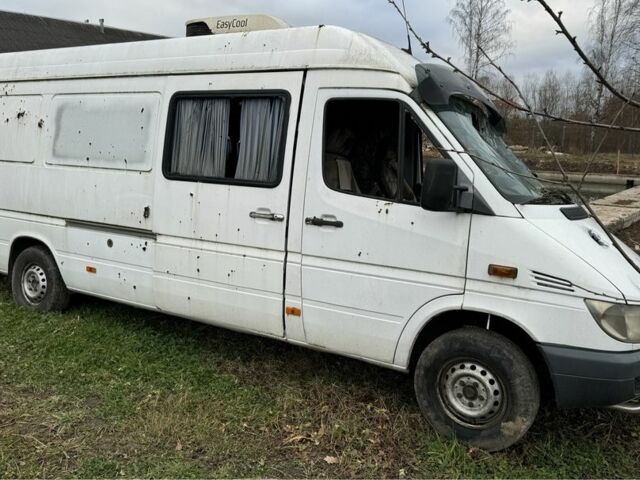 Белый Мерседес Sprinter, объемом двигателя 0 л и пробегом 401 тыс. км за 999 $, фото 1 на Automoto.ua