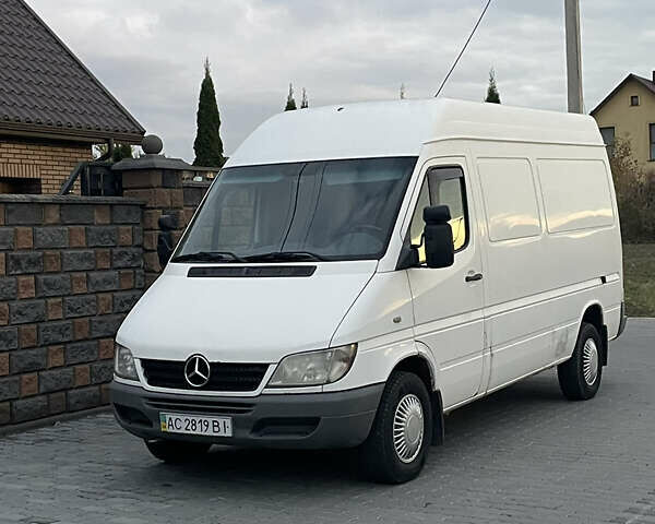 Мерседес Sprinter 2005 в Луцке на Automoto.ua Белый Мерседес Sprinter, объемом двигателя 2.15 л и пробегом 387 тыс. км за 6500 $, фото 1 на Automoto.ua