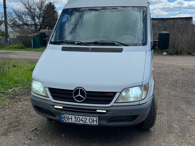 Белый Мерседес Sprinter, объемом двигателя 2.15 л и пробегом 389 тыс. км за 10800 $, фото 1 на Automoto.ua