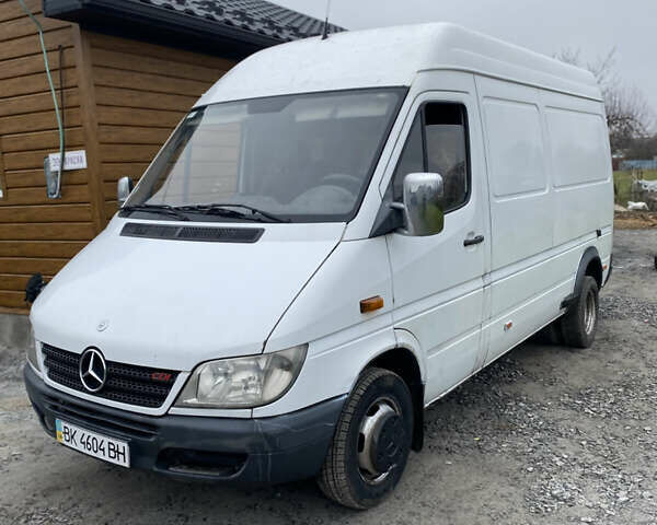 Білий Мерседес Sprinter, об'ємом двигуна 2.15 л та пробігом 350 тис. км за 8000 $, фото 1 на Automoto.ua