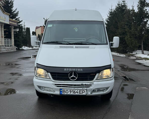 Белый Мерседес Sprinter, объемом двигателя 2.69 л и пробегом 530 тыс. км за 9600 $, фото 1 на Automoto.ua