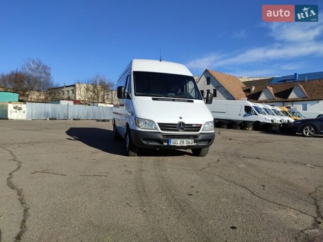 Белый Мерседес Sprinter, объемом двигателя 0 л и пробегом 298 тыс. км за 16700 $, фото 1 на Automoto.ua
