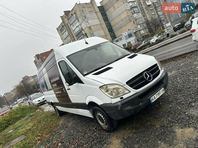 Белый Мерседес Sprinter, объемом двигателя 2.15 л и пробегом 555 тыс. км за 10000 $, фото 1 на Automoto.ua