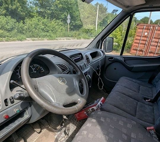 Білий Мерседес Sprinter, об'ємом двигуна 2.69 л та пробігом 450 тис. км за 10000 $, фото 1 на Automoto.ua