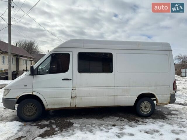 Белый Мерседес Sprinter, объемом двигателя 2.2 л и пробегом 400 тыс. км за 6500 $, фото 1 на Automoto.ua