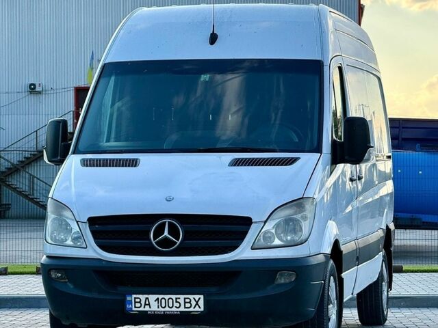 Белый Мерседес Sprinter, объемом двигателя 2.15 л и пробегом 287 тыс. км за 6500 $, фото 1 на Automoto.ua