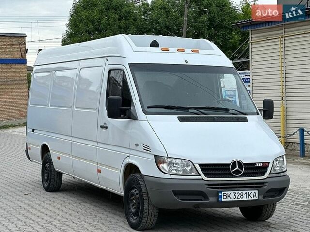 Белый Мерседес Sprinter, объемом двигателя 2.2 л и пробегом 375 тыс. км за 9999 $, фото 1 на Automoto.ua