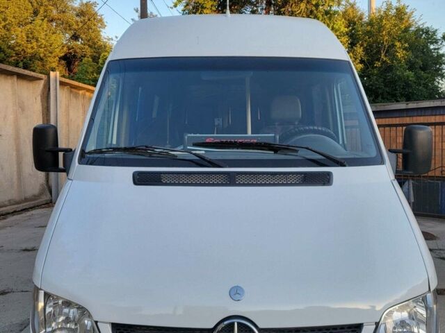 Белый Мерседес Sprinter, объемом двигателя 2.15 л и пробегом 777 тыс. км за 11800 $, фото 1 на Automoto.ua