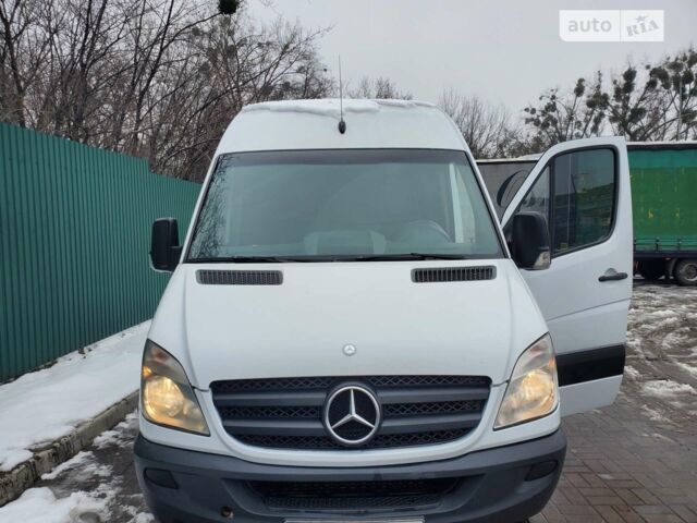 Белый Мерседес Sprinter, объемом двигателя 2.1 л и пробегом 450 тыс. км за 8900 $, фото 1 на Automoto.ua