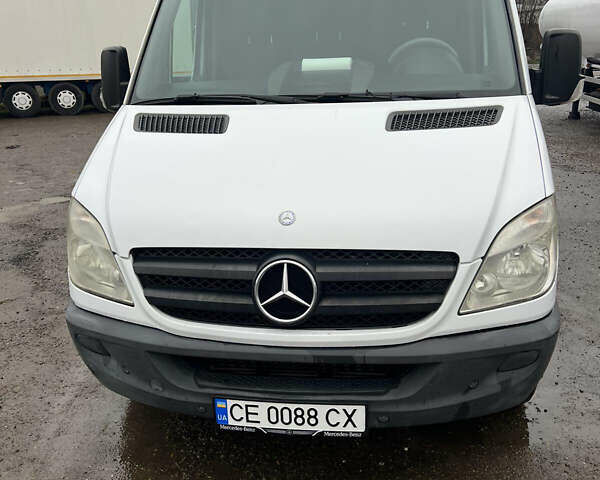Белый Мерседес Sprinter, объемом двигателя 2.15 л и пробегом 226 тыс. км за 15355 $, фото 1 на Automoto.ua