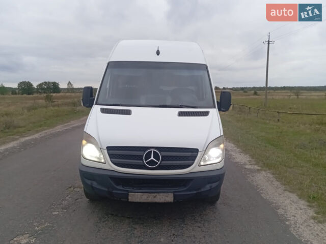 Белый Мерседес Sprinter, объемом двигателя 2.2 л и пробегом 416 тыс. км за 8199 $, фото 1 на Automoto.ua
