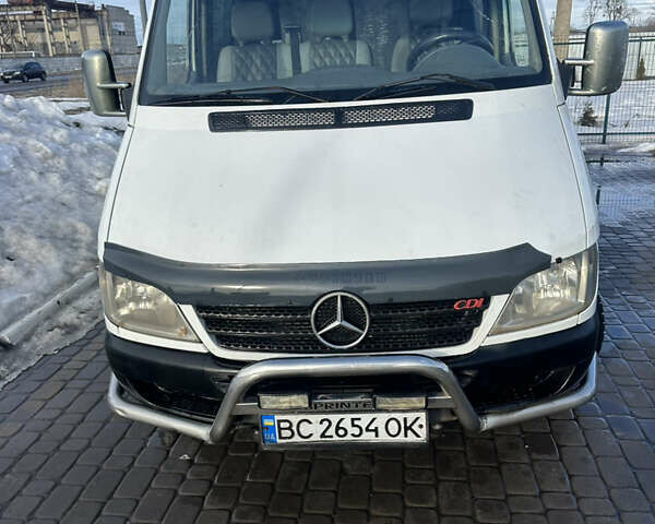 Белый Мерседес Sprinter, объемом двигателя 2.1 л и пробегом 588 тыс. км за 6000 $, фото 1 на Automoto.ua