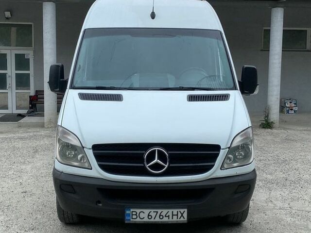 Белый Мерседес Sprinter, объемом двигателя 2.15 л и пробегом 420 тыс. км за 7500 $, фото 1 на Automoto.ua