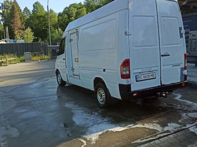 Белый Мерседес Sprinter, объемом двигателя 2.2 л и пробегом 220 тыс. км за 5200 $, фото 1 на Automoto.ua