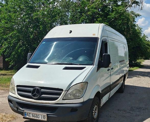 Белый Мерседес Sprinter, объемом двигателя 2.15 л и пробегом 823 тыс. км за 8000 $, фото 1 на Automoto.ua