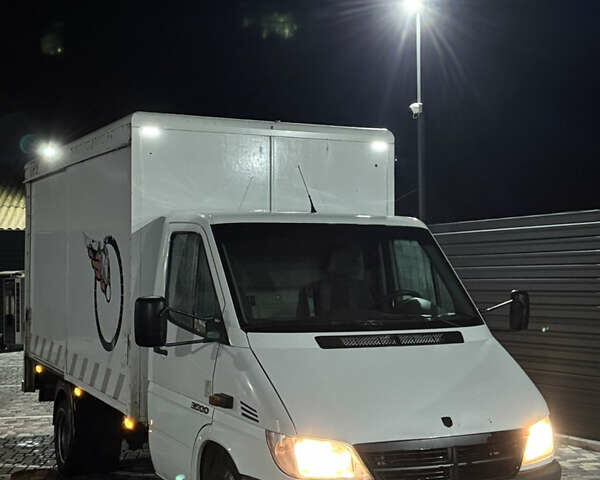 Білий Мерседес Sprinter, об'ємом двигуна 2.7 л та пробігом 387 тис. км за 12500 $, фото 1 на Automoto.ua
