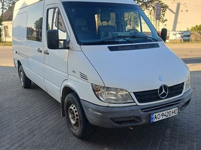 Белый Мерседес Sprinter, объемом двигателя 2.15 л и пробегом 500 тыс. км за 6000 $, фото 1 на Automoto.ua