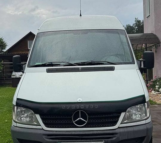 Белый Мерседес Sprinter, объемом двигателя 2.2 л и пробегом 488 тыс. км за 7300 $, фото 1 на Automoto.ua