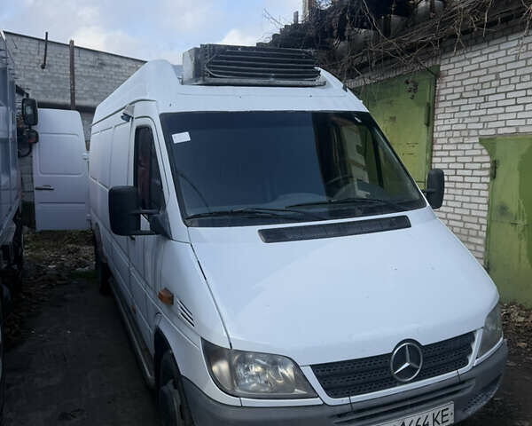 Білий Мерседес Sprinter, об'ємом двигуна 2.2 л та пробігом 921 тис. км за 15000 $, фото 1 на Automoto.ua
