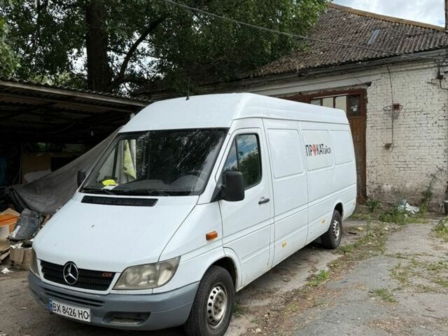 Белый Мерседес Sprinter, объемом двигателя 2.69 л и пробегом 213 тыс. км за 13000 $, фото 1 на Automoto.ua